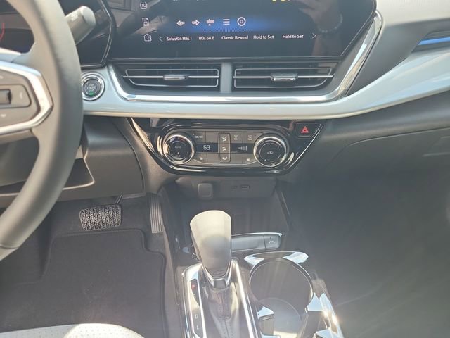 2025 Chevrolet Trax LT photo 14
