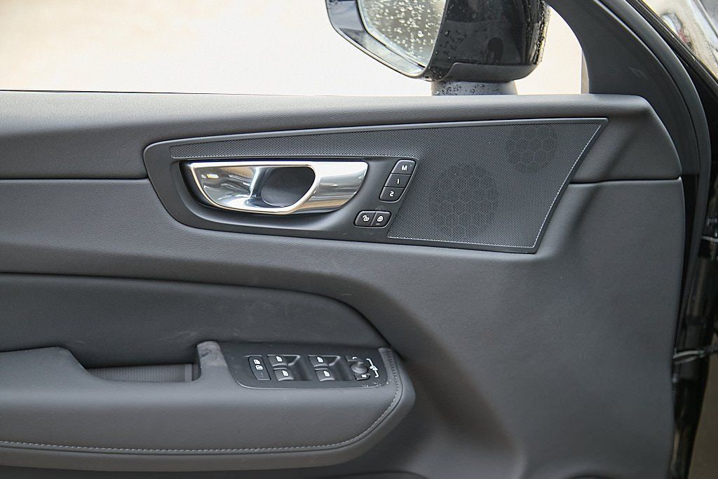 2026 VOLVO XC60 - Image 11