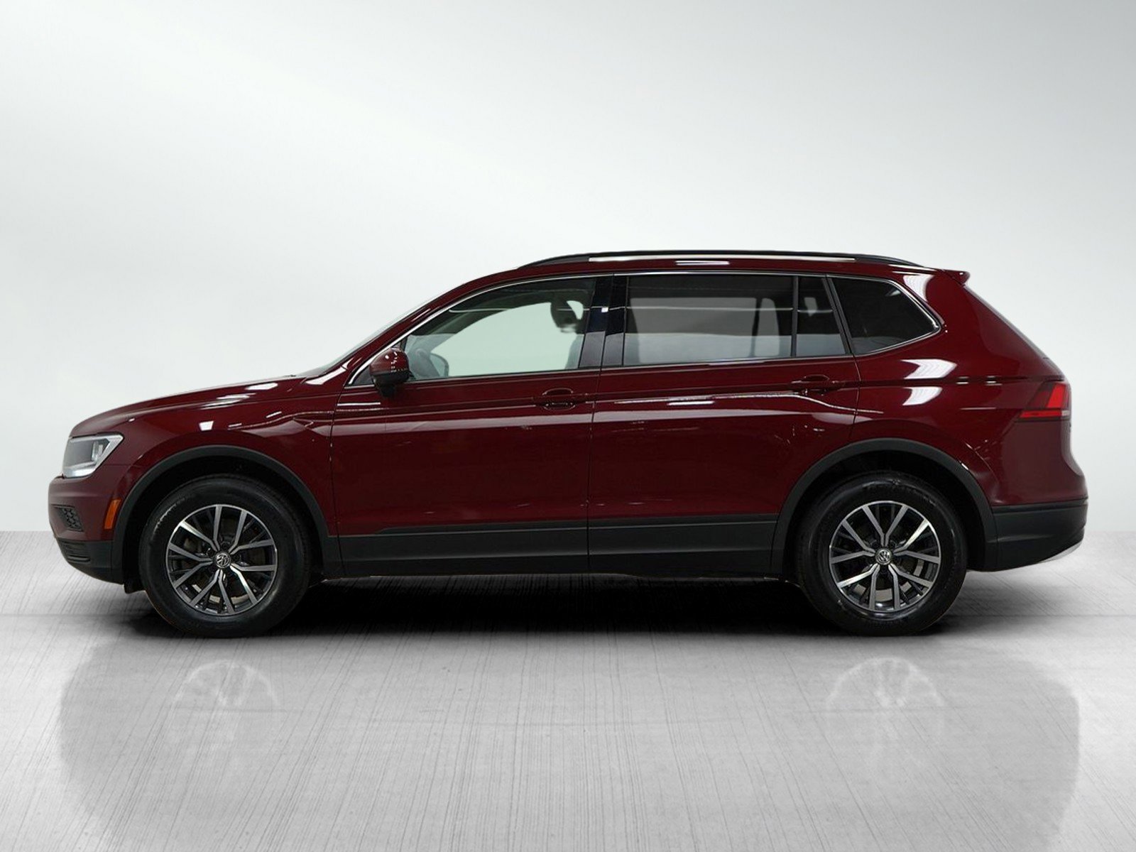 Used 2019 Volkswagen Tiguan SE with VIN 3VV2B7AX4KM053809 for sale in Burnsville, Minnesota