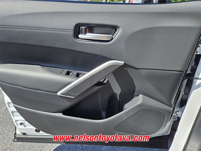 2025 Toyota Corolla Cross XLE photo 14