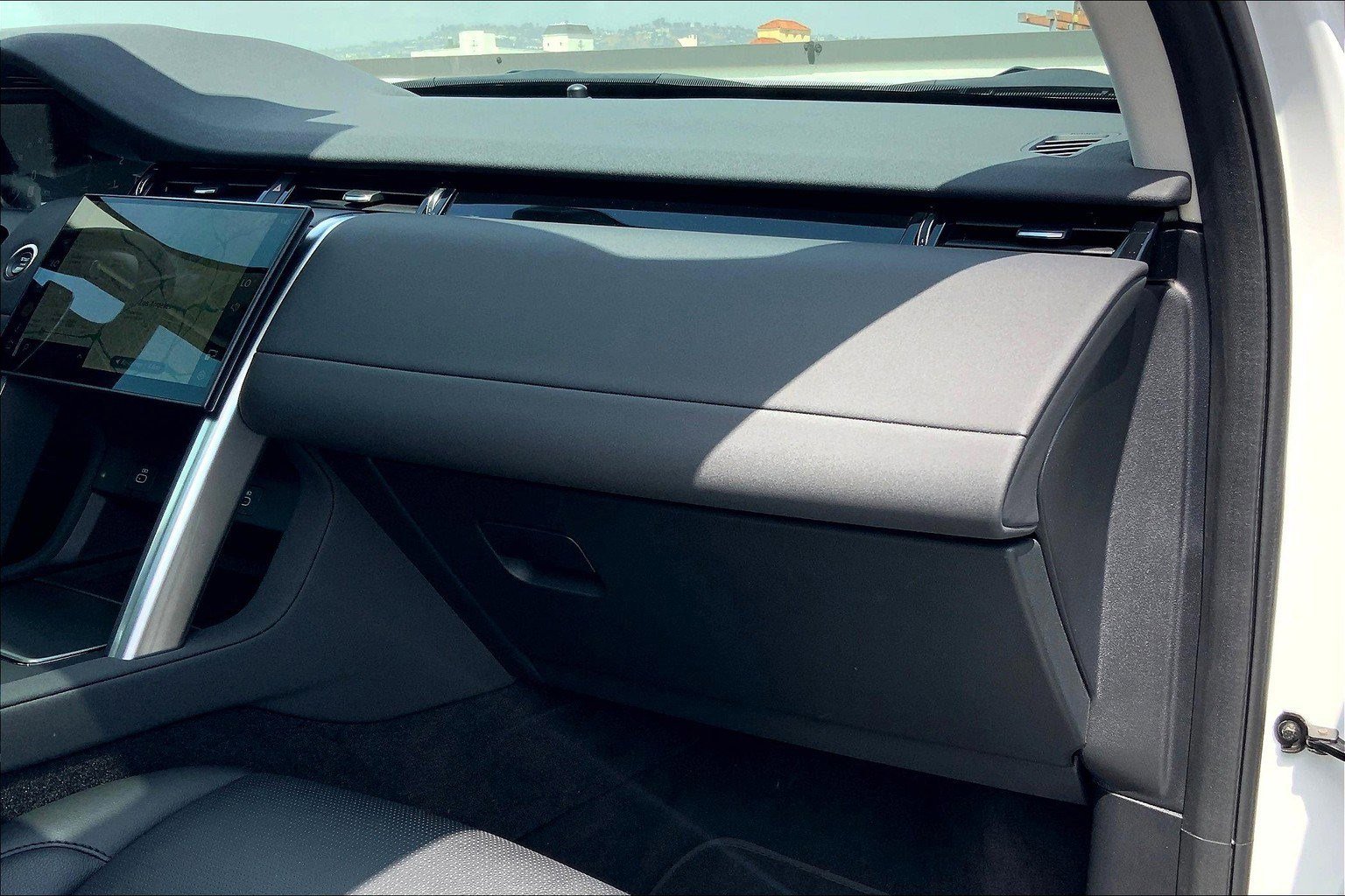 2024 Land Rover Discovery Sport S photo 18