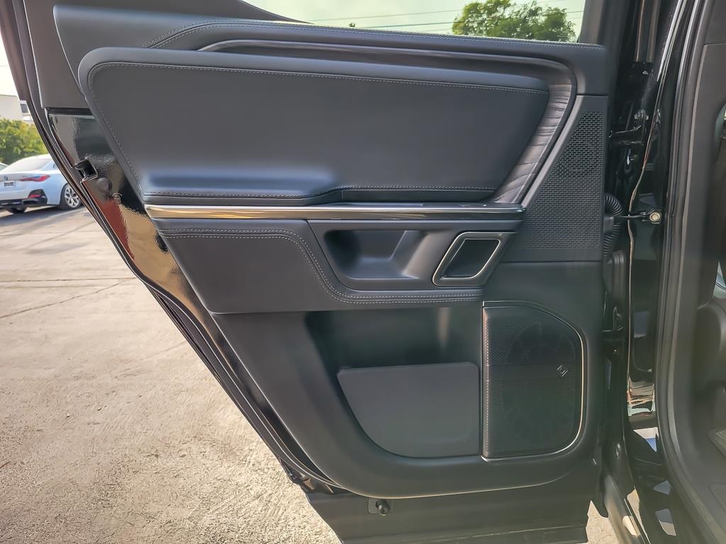 2023 Rivian R1T Adventure photo 17