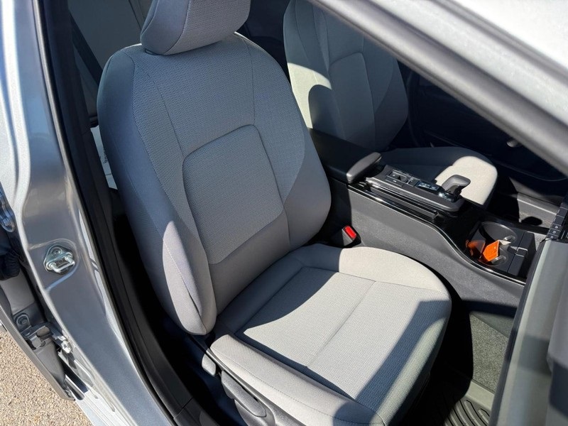 2024 Toyota Prius LE photo 11