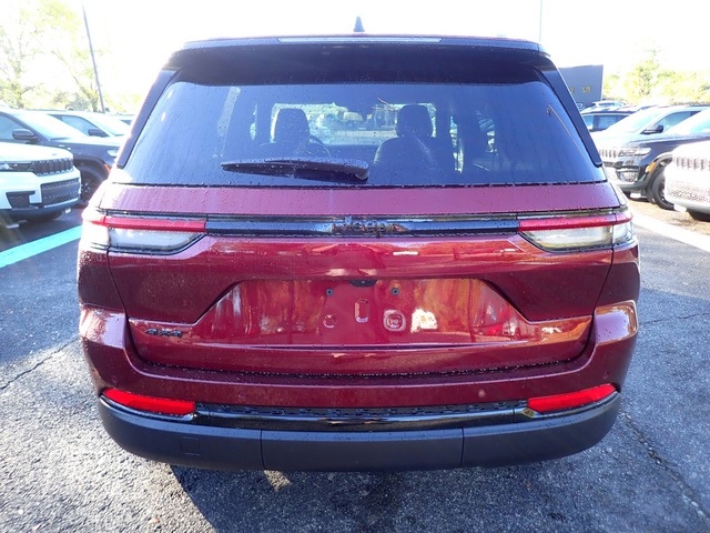 2025 Jeep Grand Cherokee Altitude photo 4