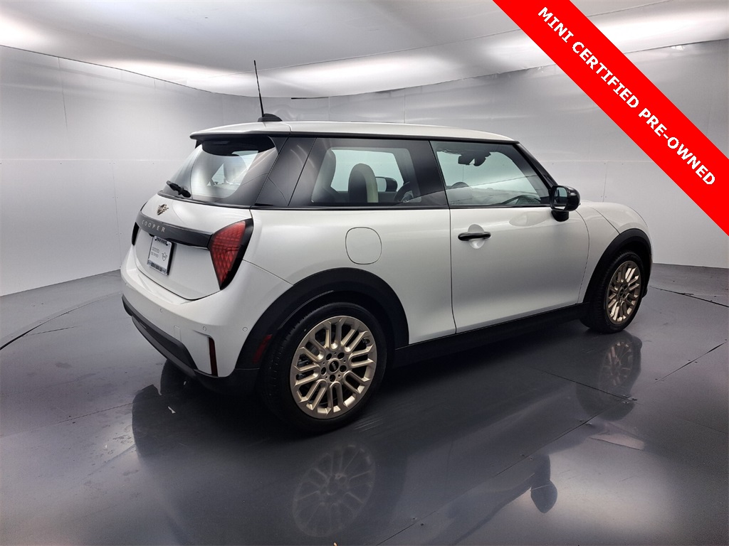 2025 Mini Cooper 2 Door Hardtop Signature photo 3