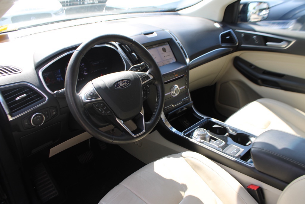 2019 Ford Edge Titanium photo 3