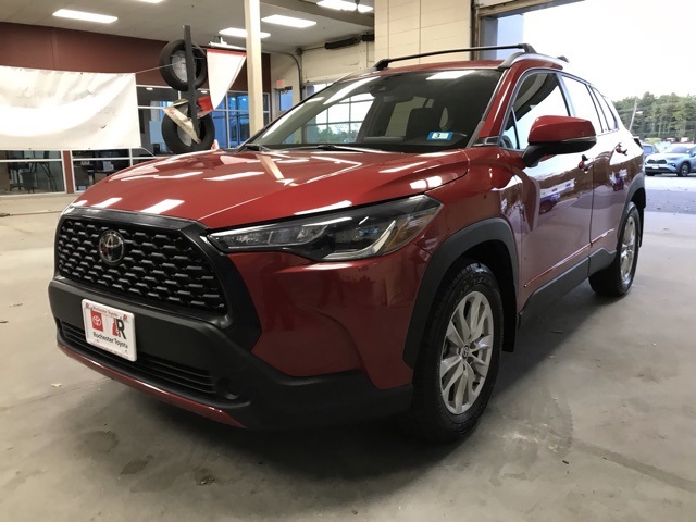 2022 Toyota Corolla Cross LE photo 8