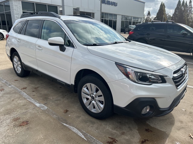 2018 Subaru Outback 2.5i Premium photo 2