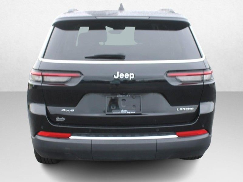 2023 Jeep Grand Cherokee Laredo photo 3