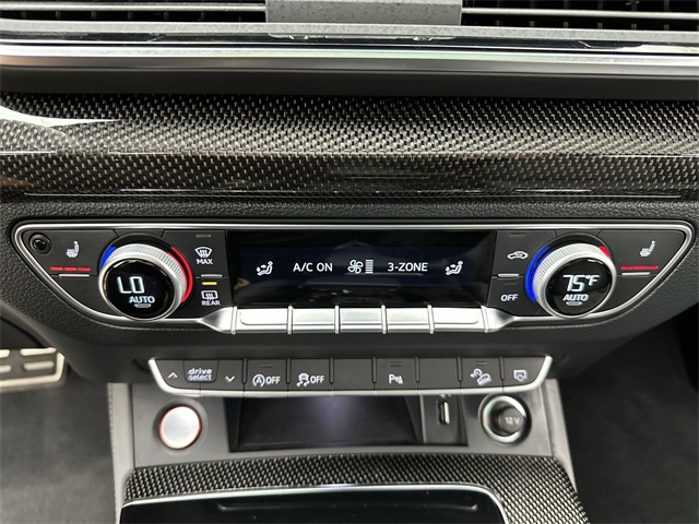 2022 Audi SQ5 Premium Plus photo 9