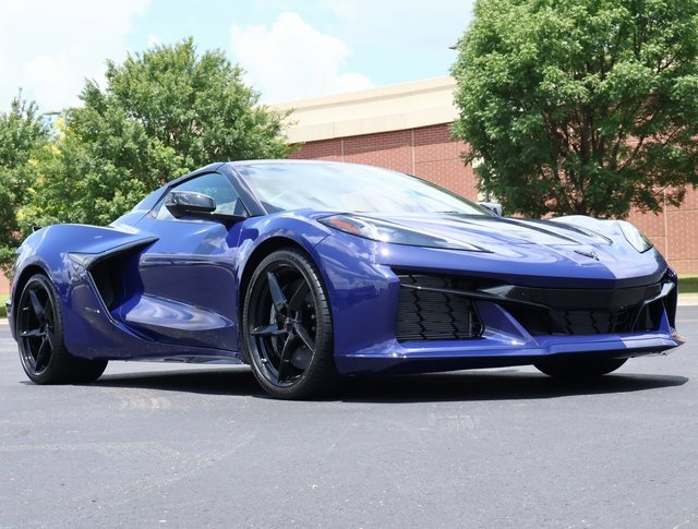 2025 Chevrolet Corvette E-Ray 3LZ photo 2