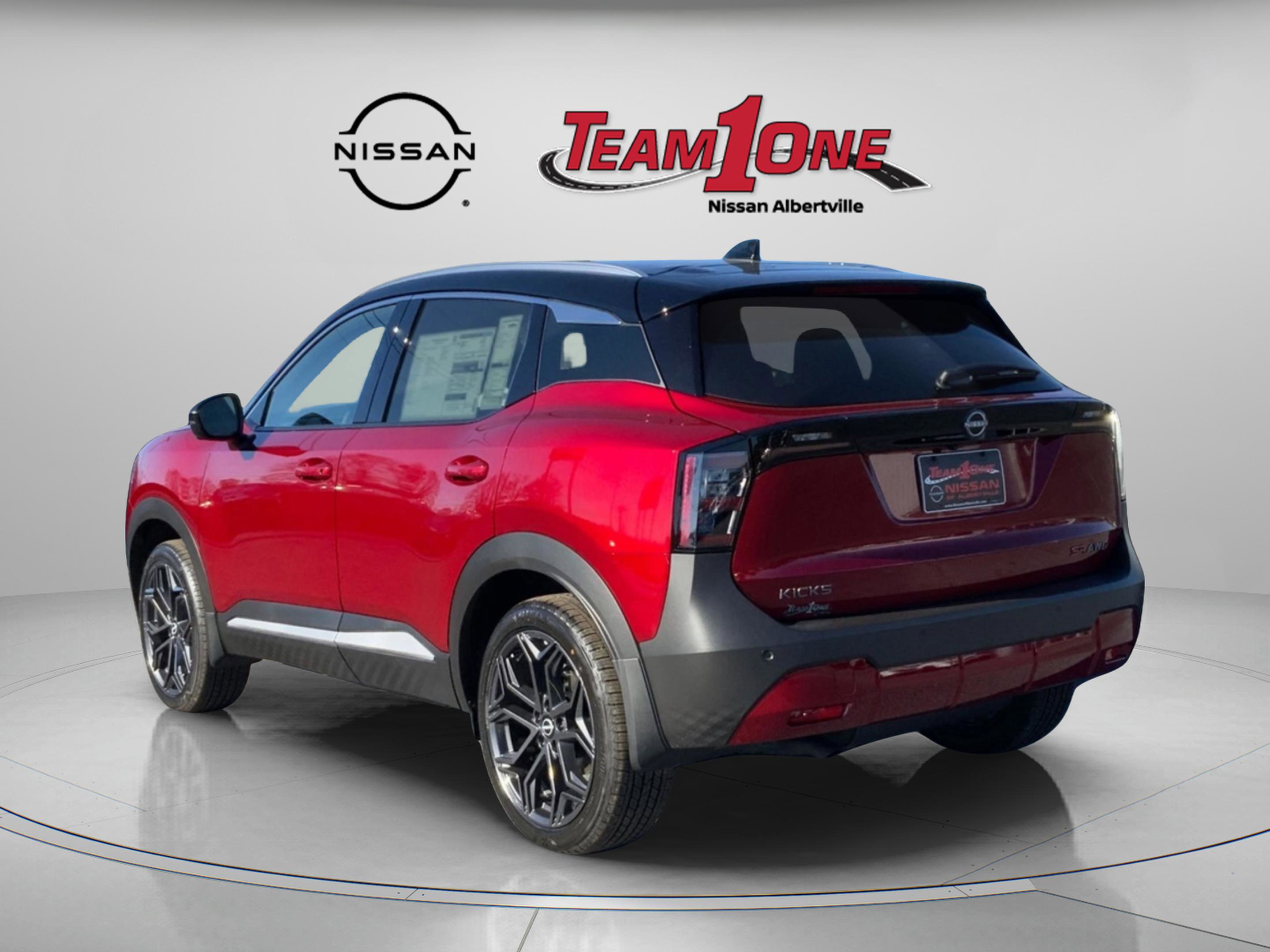 2025 Nissan Kicks SR photo 3