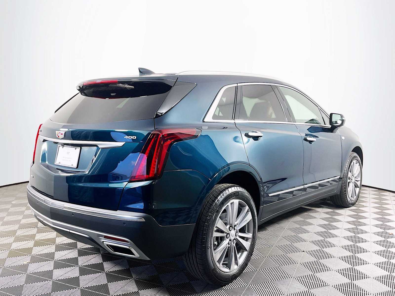 2025 Cadillac XT5 Premium Luxury photo 2