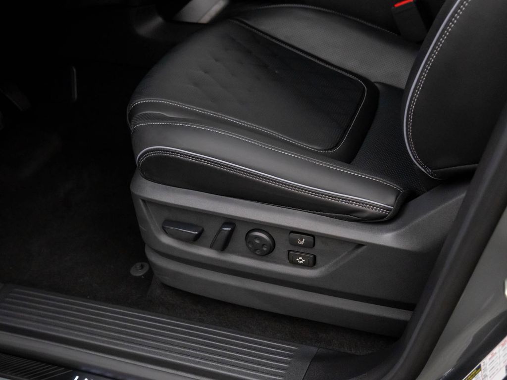 2026 Infiniti QX80 photo 17
