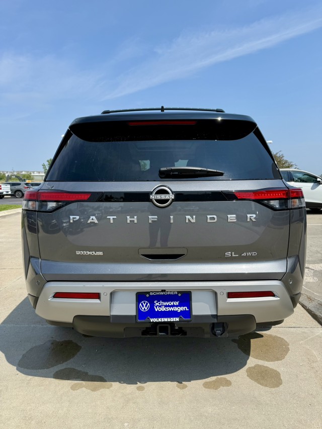 2024 Nissan Pathfinder SL photo 7