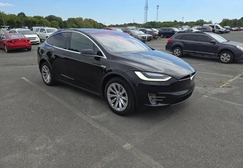 2016 Tesla Model X photo 2