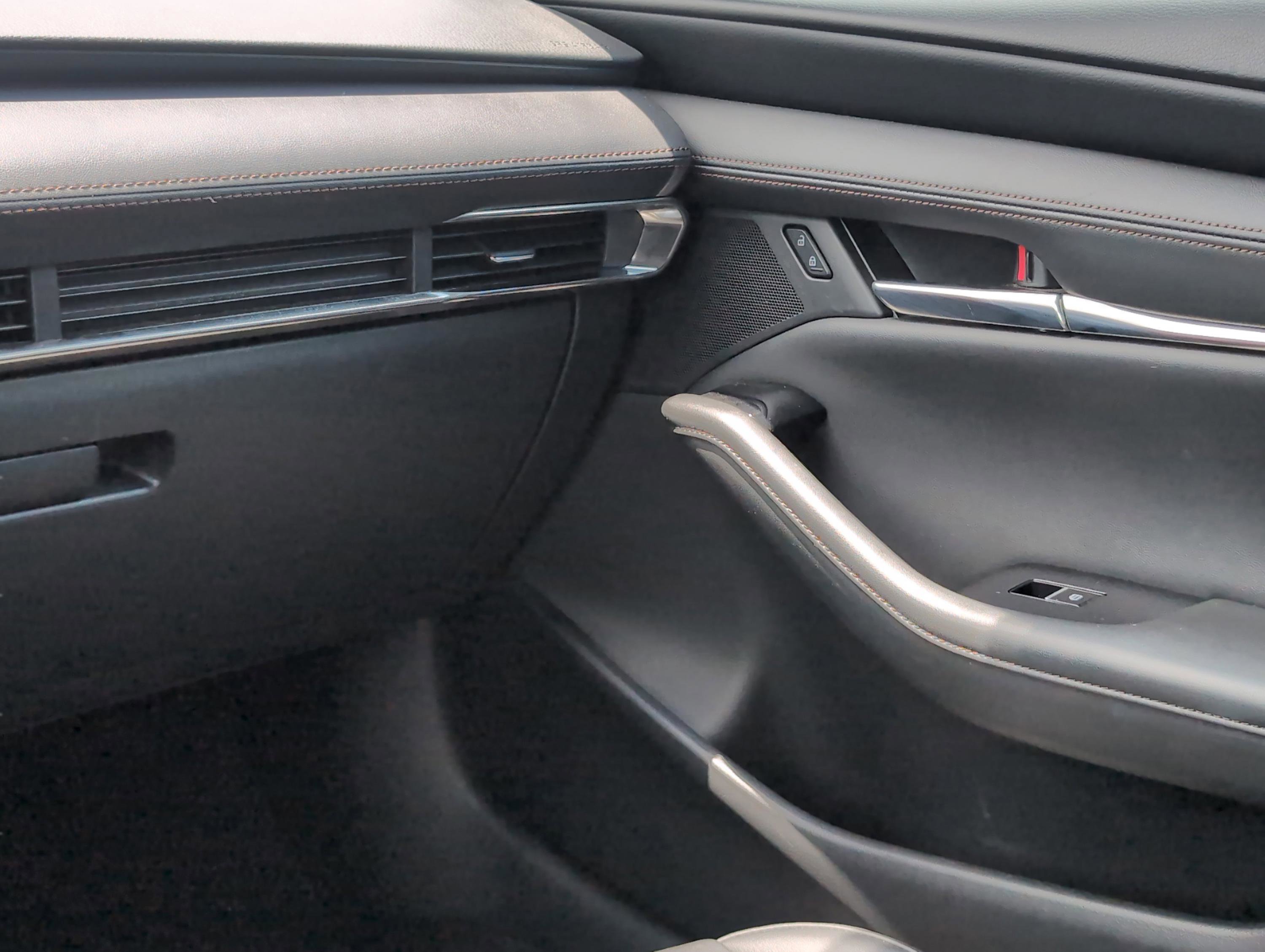 2024 Mazda Mazda3 Hatchback 2.5 s Preferred photo 18