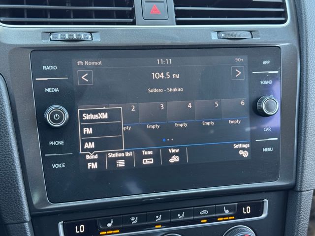 2019 Volkswagen e-Golf SE photo 9