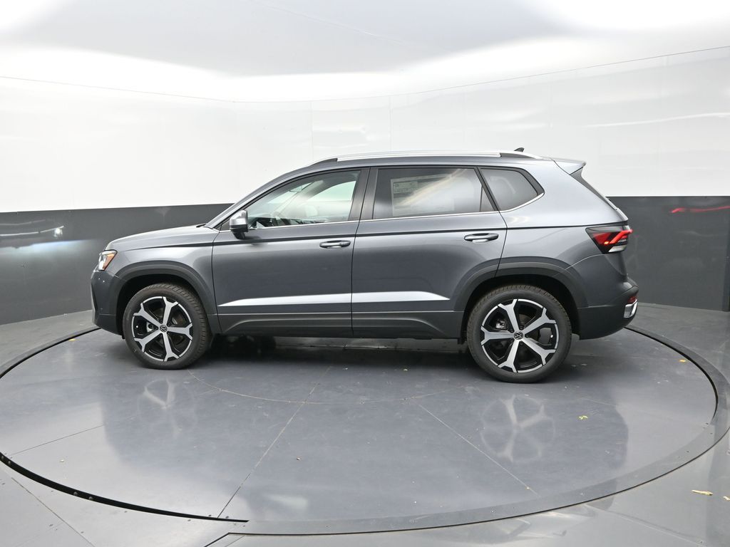 2025 Volkswagen Taos SEL photo 4