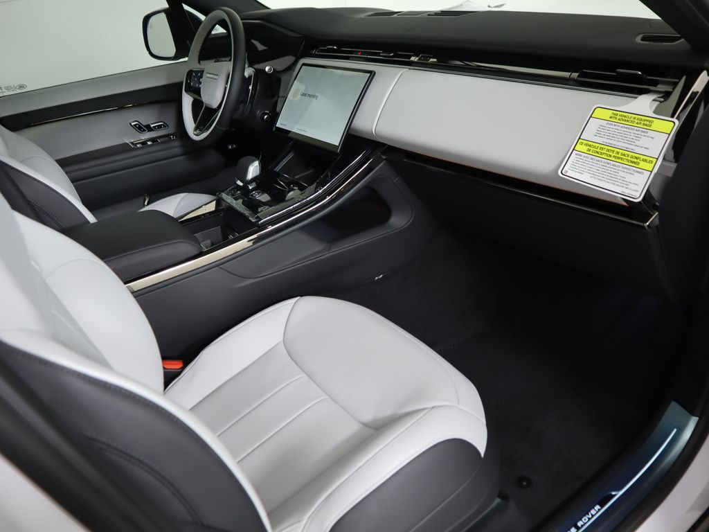 2025 Land Rover Range Rover Sport SE photo 18