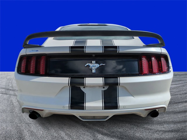 2017 Ford Mustang V6 photo 3