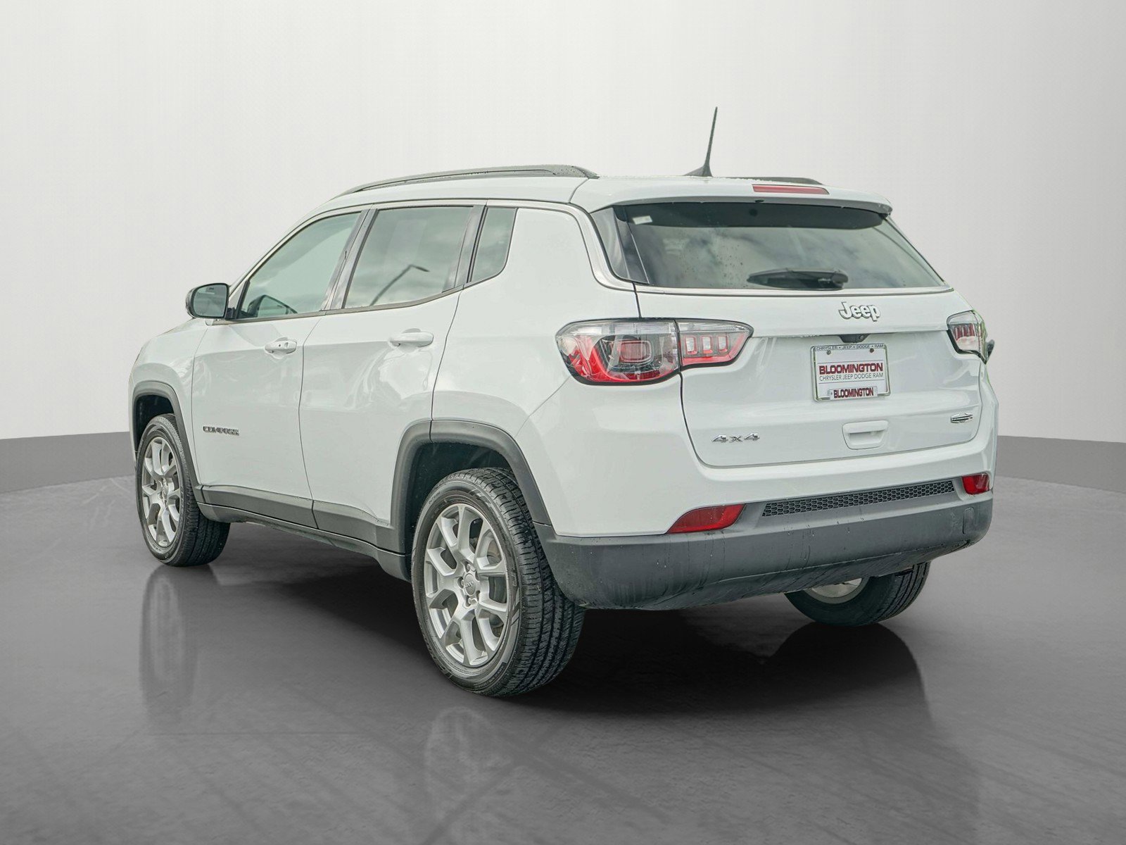 2022 Jeep Compass Latitude Lux photo 2