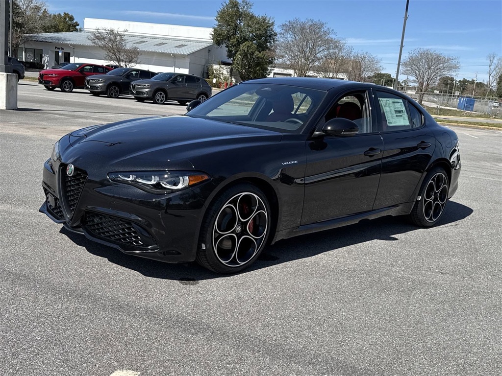 2025 Alfa Romeo Giulia Base photo 2