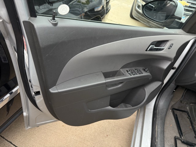 2015 Chevrolet Sonic LTZ photo 2