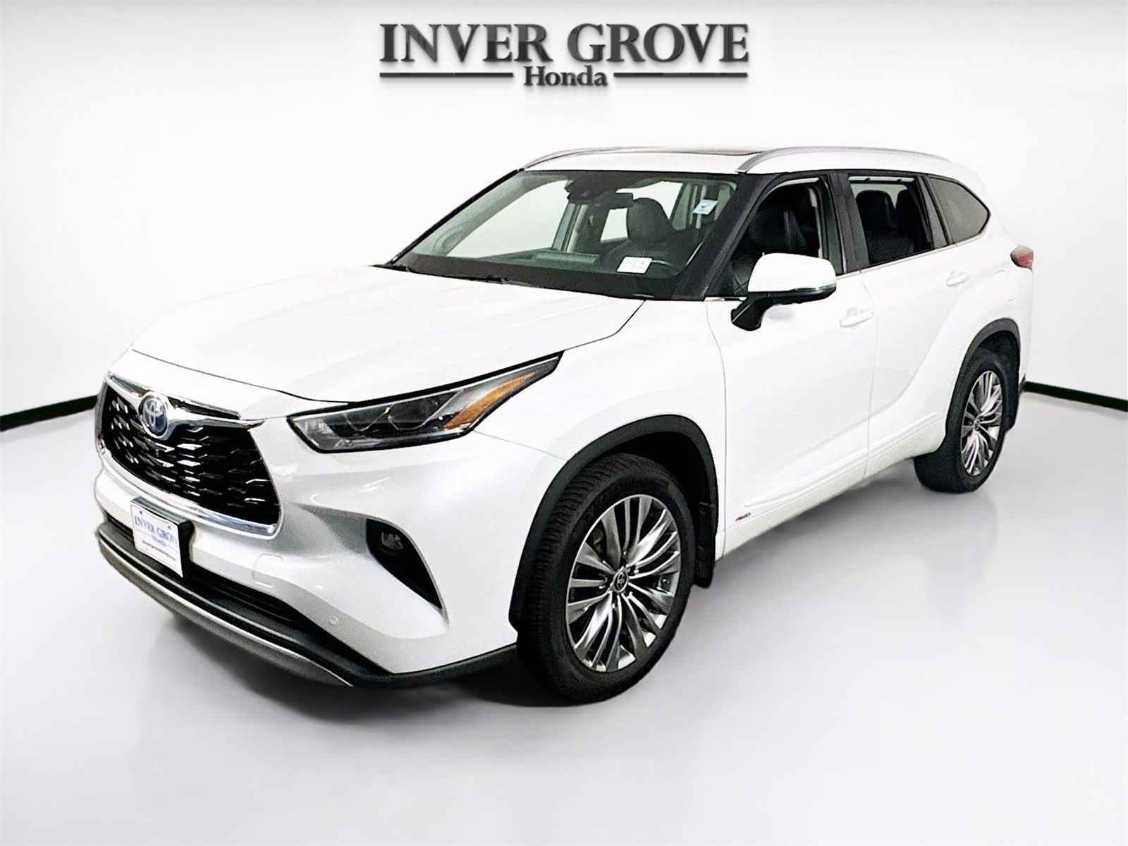 2022 Toyota Highlander Platinum's photo