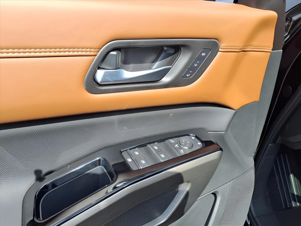 2025 Nissan Pathfinder Platinum photo 11