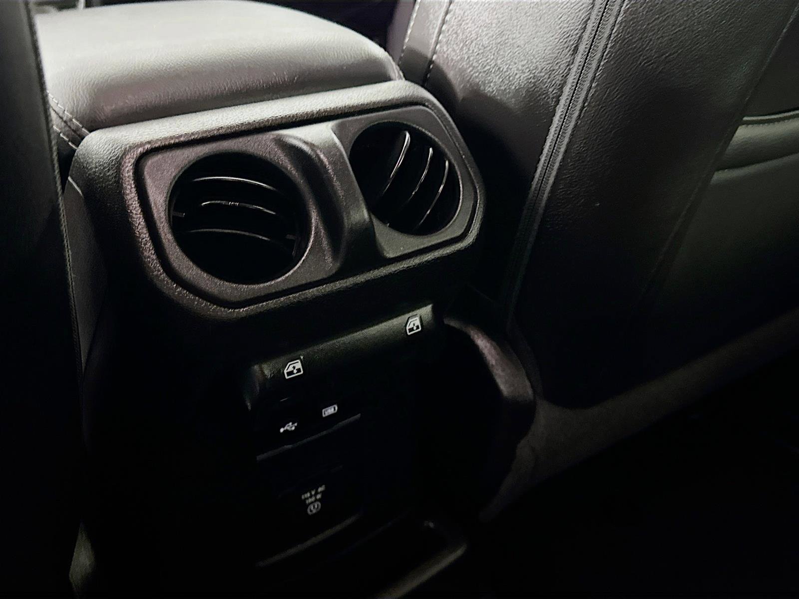2020 Jeep Wrangler Unlimited Sahara photo 23