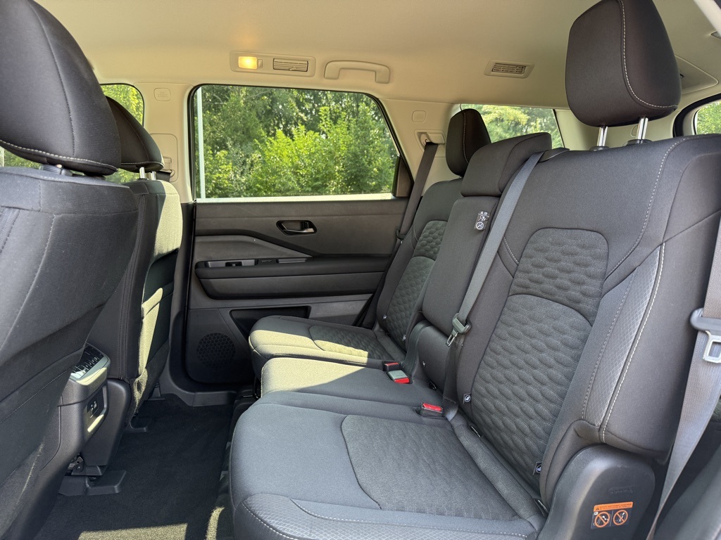2025 Nissan Pathfinder SV photo 21