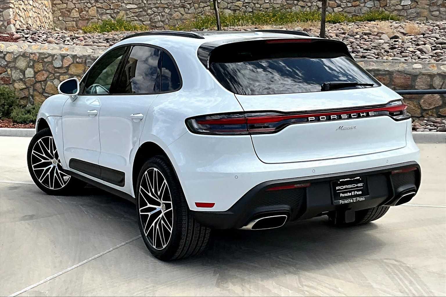 2026 Porsche Macan T photo 3