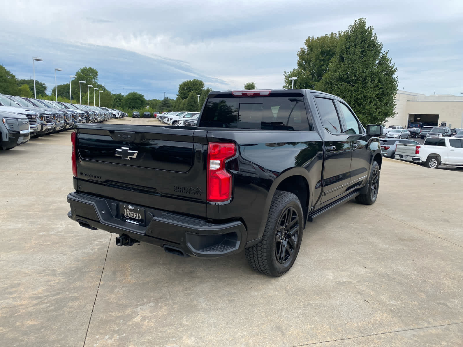2025 Chevrolet Silverado 1500 High Country photo 2