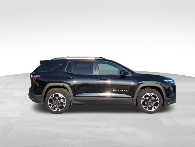 2025 Chevrolet Equinox LT photo 2