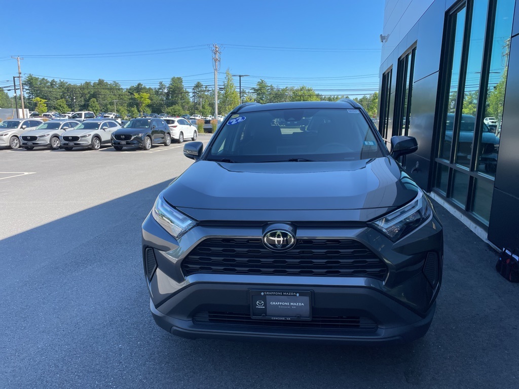 2022 Toyota RAV4 XLE photo 2