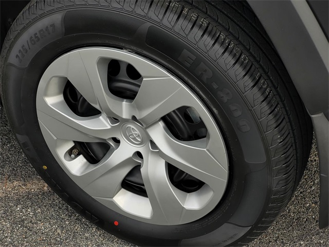 2022 Toyota RAV4 LE photo 4