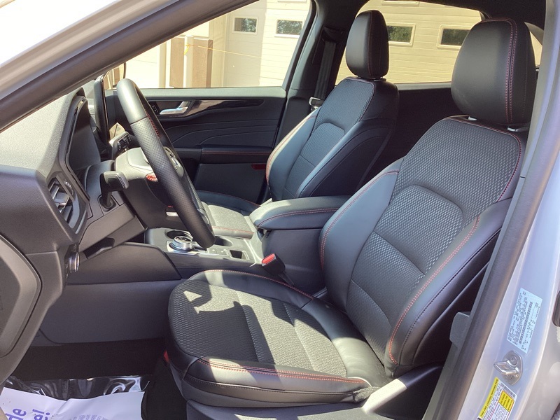 2025 Ford Escape Hybrid ST-Line Select photo 30