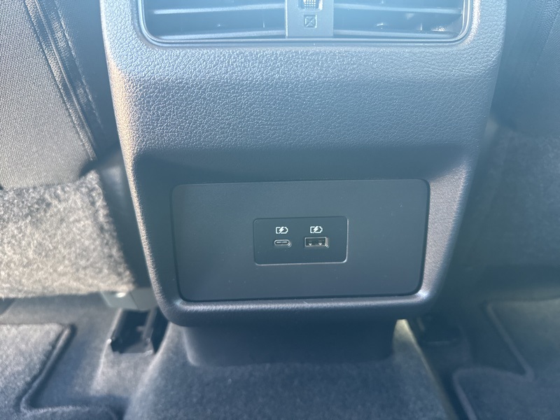 2022 Nissan Rogue SV photo 18