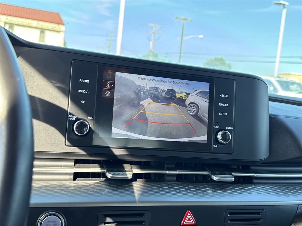 2024 Kia Carnival LX photo 22