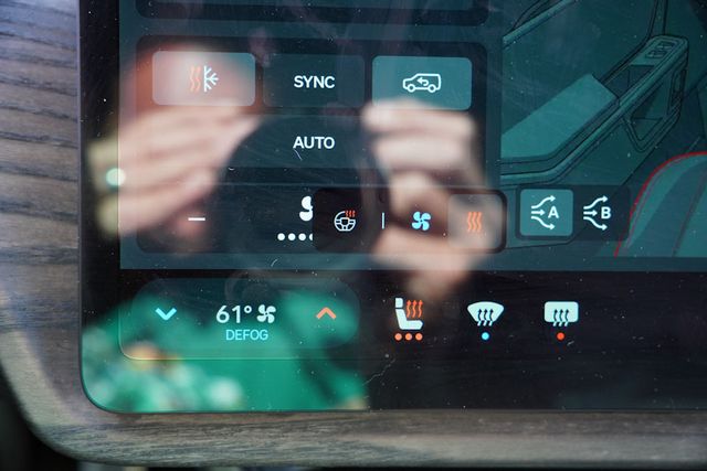 2023 Rivian R1S Adventure photo 28