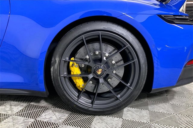2025 Porsche 911 GTS photo 27