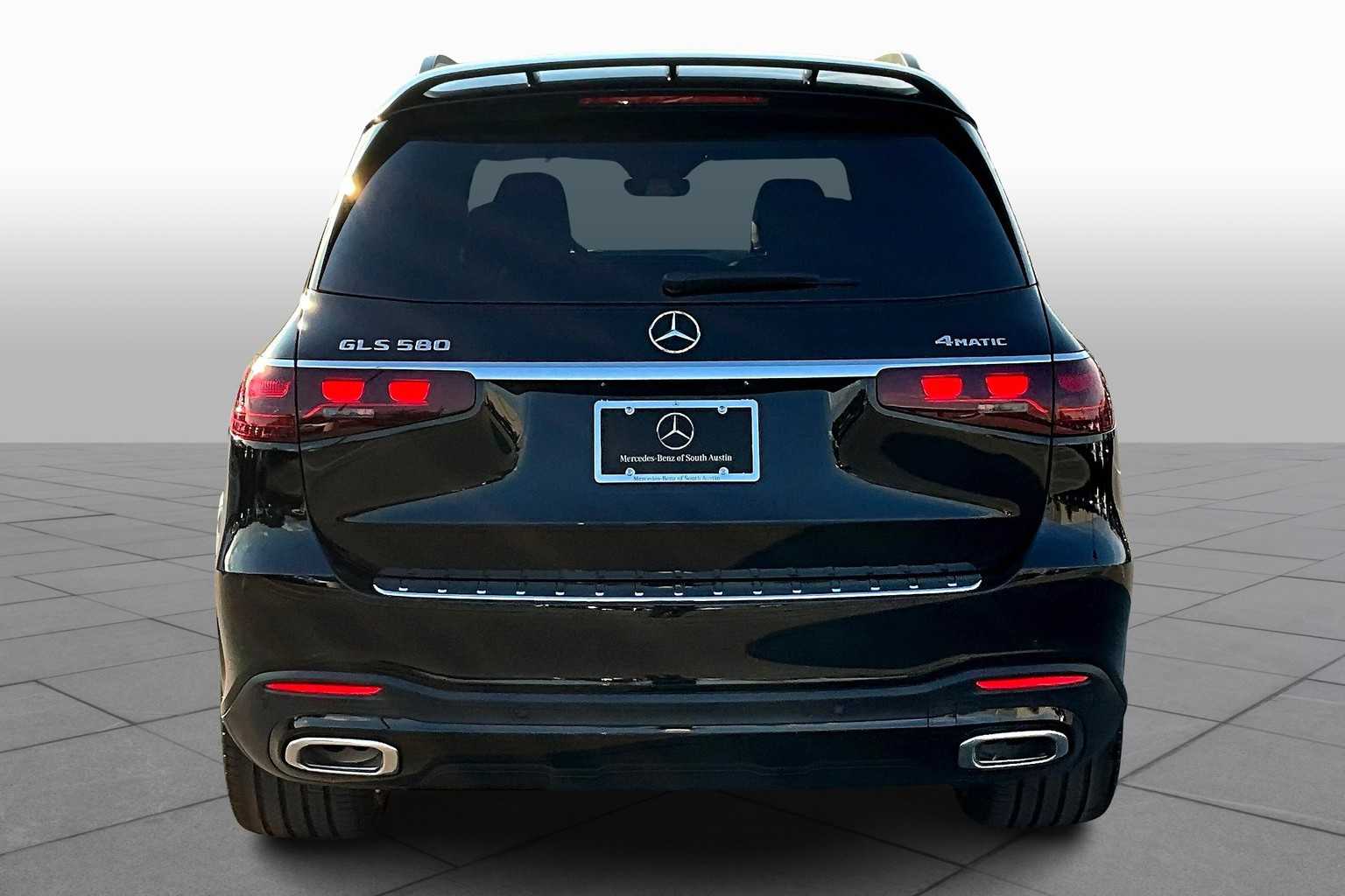 2026 Mercedes Benz GLS 580 4MATIC photo 2