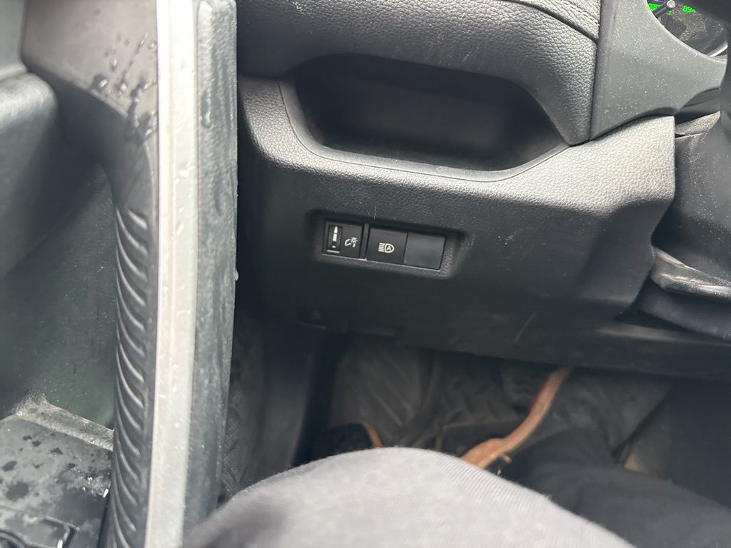 2019 Toyota RAV4 Hybrid LE photo 9