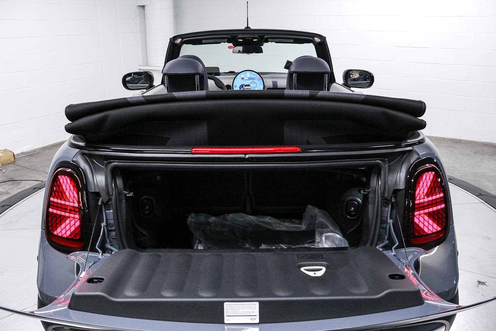 2026 Mini Cooper Convertible Iconic photo 28