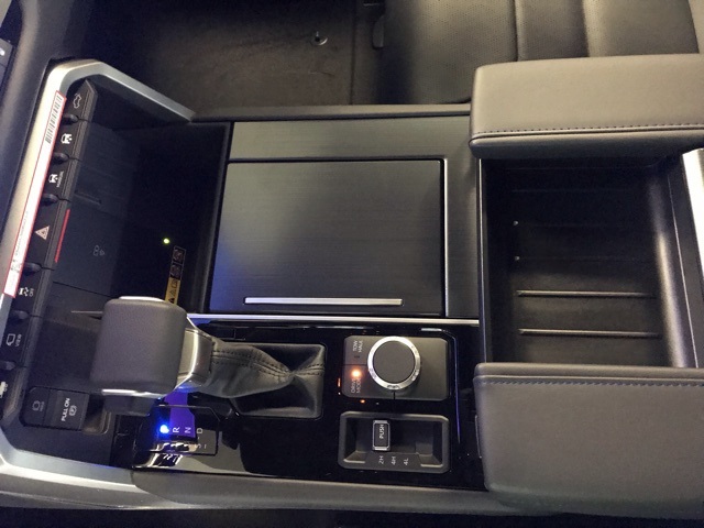 2025 Toyota Tundra Platinum CrewMax photo 17