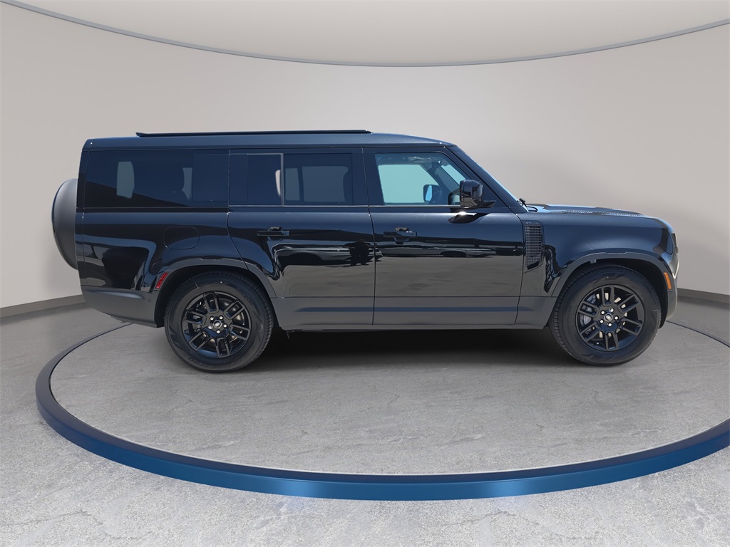 2025 Land Rover Defender 130 S photo 4