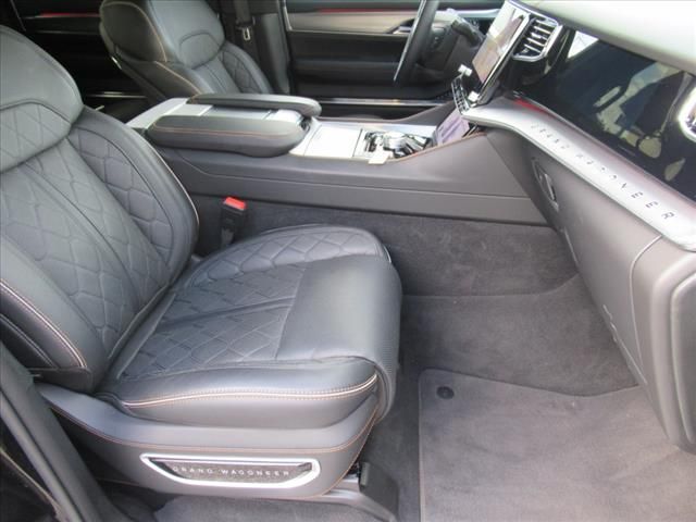 2023 Jeep Grand Wagoneer III photo 10