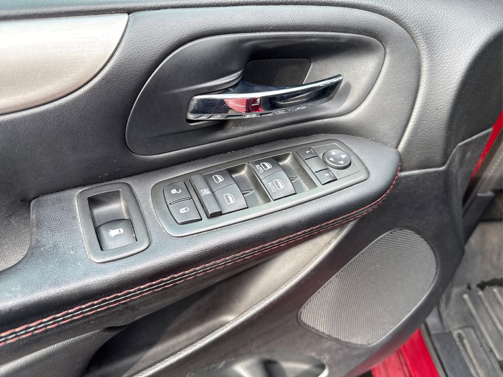 2015 Dodge Grand Caravan R/T photo 32