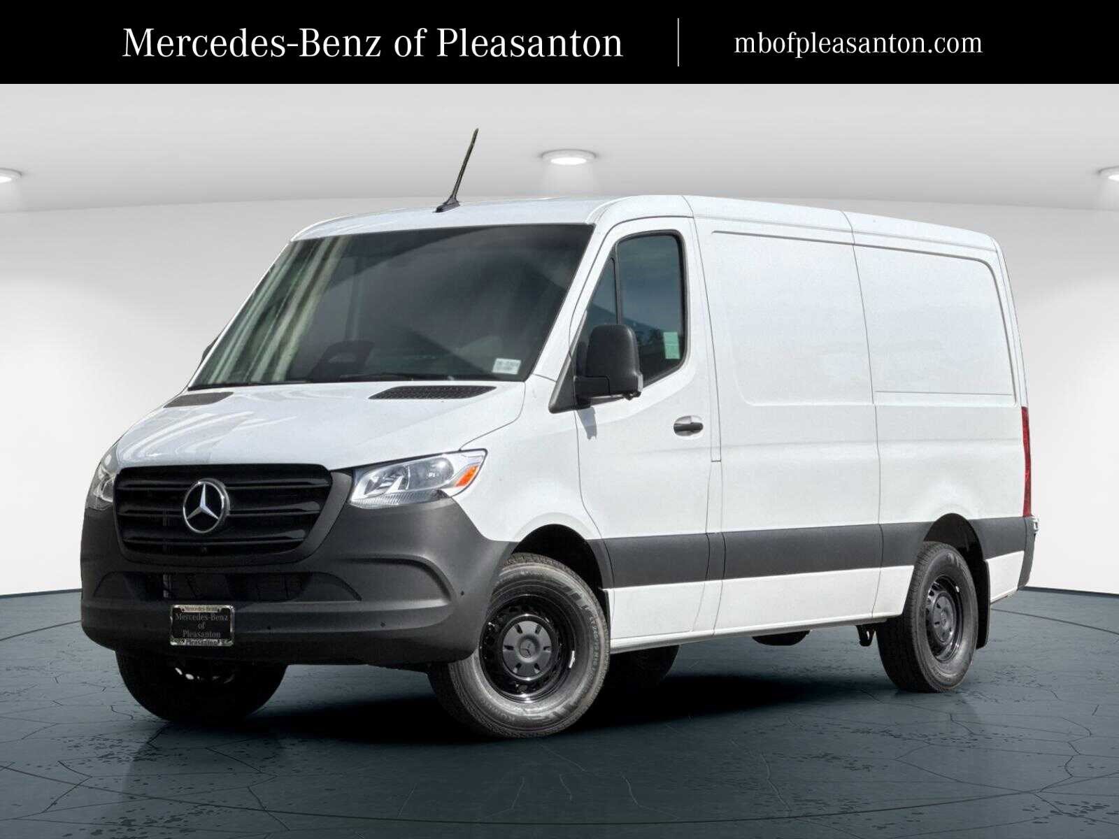 2026 Mercedes-Benz Sprinter Cargo Van Base's photo